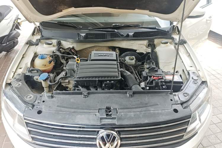 Used Volkswagen Lavida 2017 1.6L Automatic Fashion Edition Engine Bay