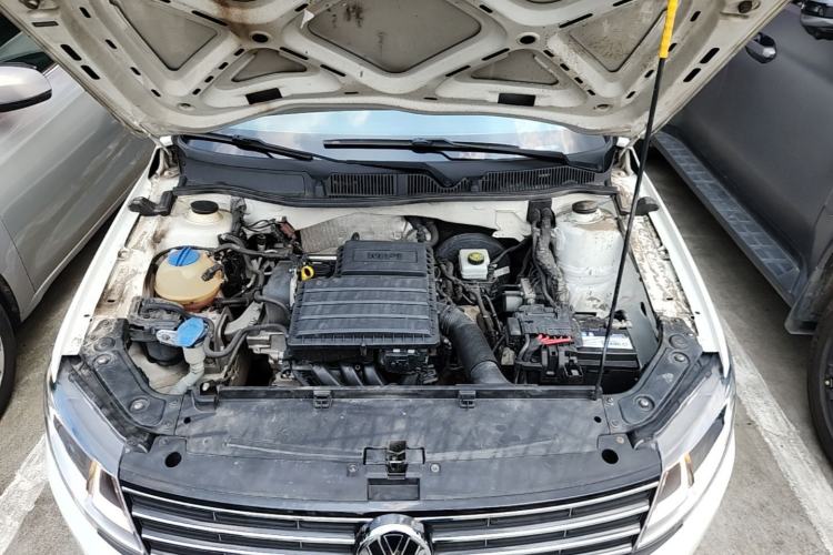Used Volkswagen Lavida 2017 1.6L Automatic Comfort Edition Engine Bay