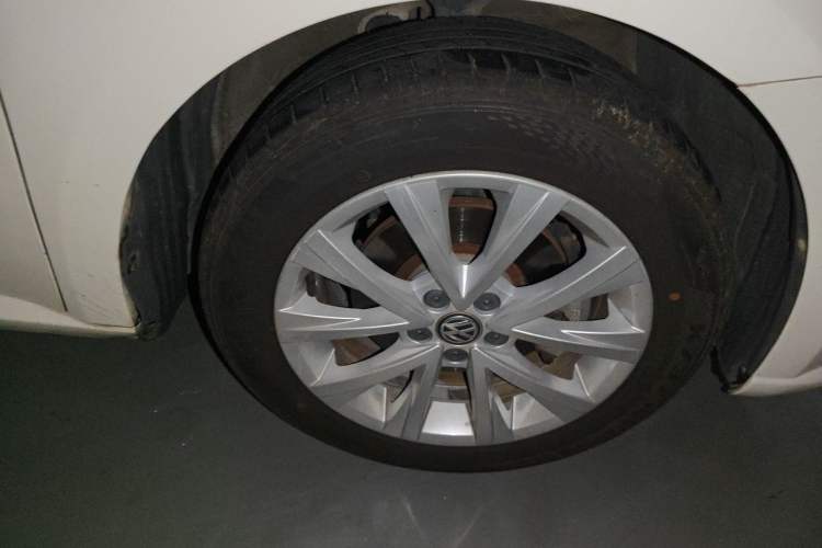 Used Volkswagen Lavida 2017 1.6L Automatic Comfort Edition Exterior 1