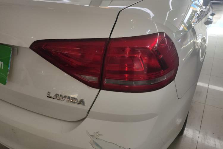 Used Volkswagen Lavida 2017 1.6L Automatic Fashion Edition Exterior 1