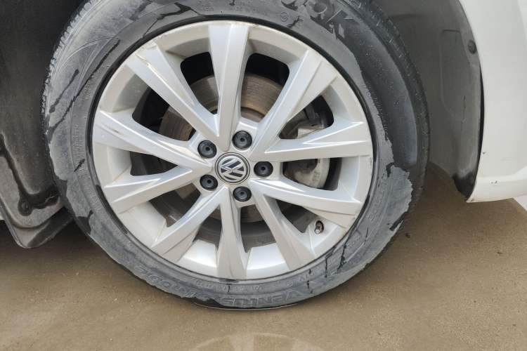 Used Volkswagen Lavida 2017 1.6L Automatic Comfort Edition Exterior 1
