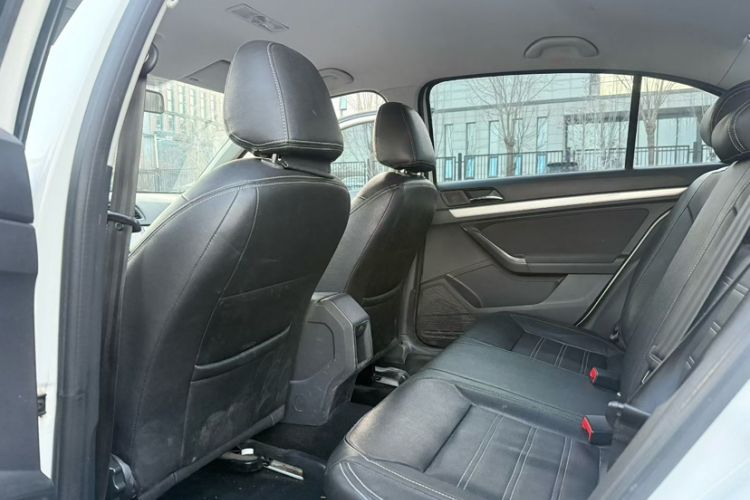 Used Volkswagen Lavida 2017 1.6L Automatic Fashion Edition Exterior 10