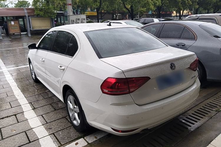 Used Volkswagen Lavida 2017 1.6L Automatic Fashion Edition Exterior 2