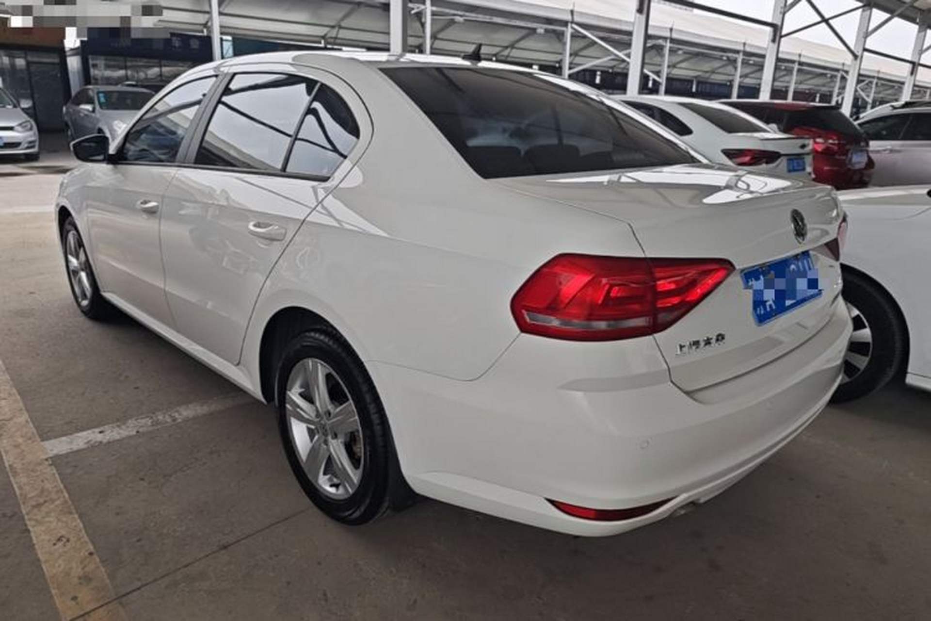 Used Volkswagen Lavida 2017 1.6L Automatic Fashion Edition Exterior 2