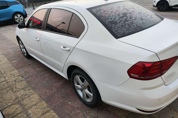 Used Volkswagen Lavida 2017 1.6L Automatic Fashion Edition Exterior 3