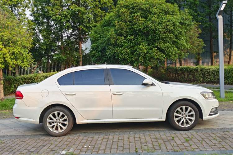 Used Volkswagen Lavida 2017 1.6L Automatic Comfort Edition Exterior 3