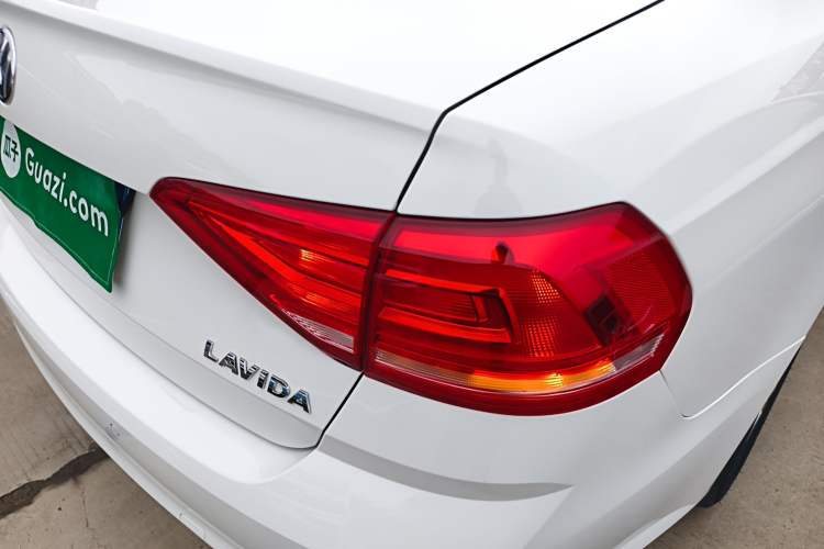 Used Volkswagen Lavida 2017 1.6L Automatic Fashion Edition Exterior 3