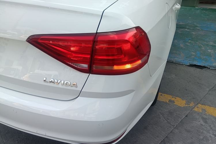 Used Volkswagen Lavida 2017 1.6L Automatic Fashion Edition Exterior 3