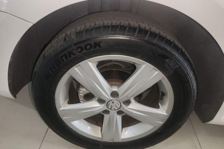 Used Volkswagen Lavida 2017 1.6L Automatic Fashion Edition Exterior 3