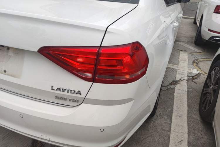 Used Volkswagen Lavida 2017 230TSI DSG Comfort Edition Exterior 3