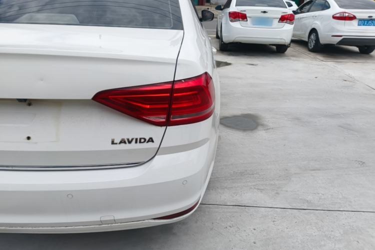 Used Volkswagen Lavida 2017 1.6L Automatic Comfort Edition Exterior 3