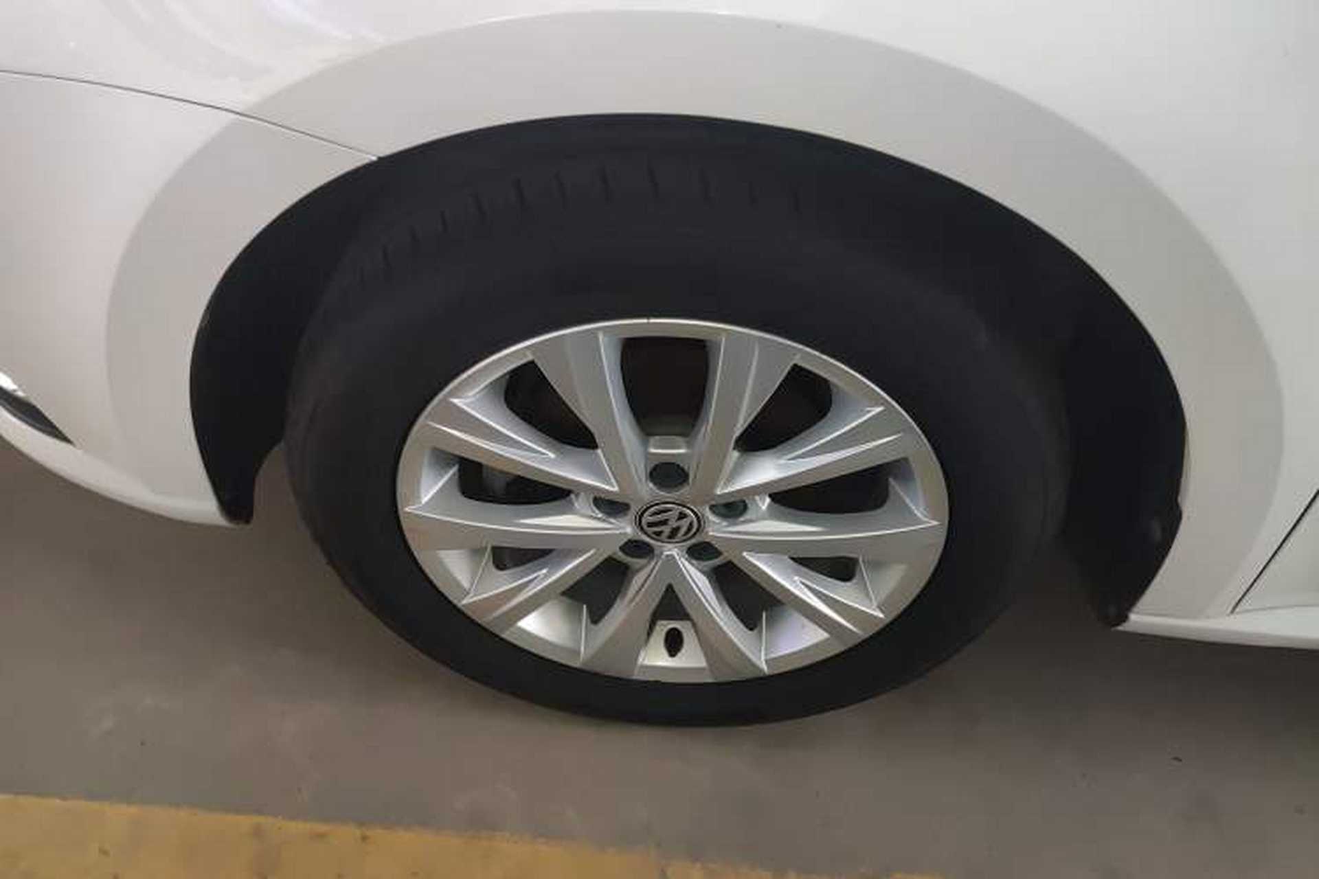 Used Volkswagen Lavida 2017 1.6L Manual Comfort Edition Exterior 4