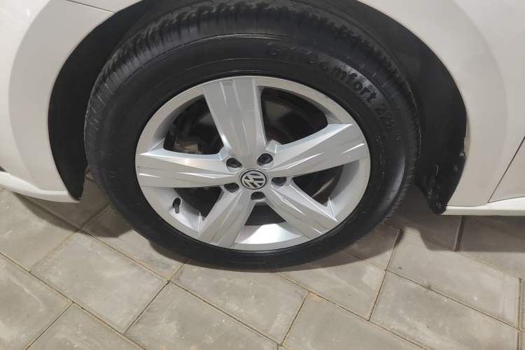 Used Volkswagen Lavida 2017 1.6L Automatic Fashion Edition Exterior 4