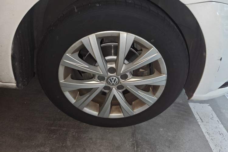 Used Volkswagen Lavida 2017 1.6L Automatic Comfort Edition Exterior 4