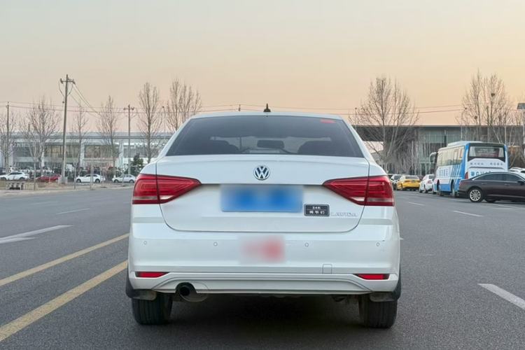 Used Volkswagen Lavida 2017 1.6L Automatic Fashion Edition Exterior 5