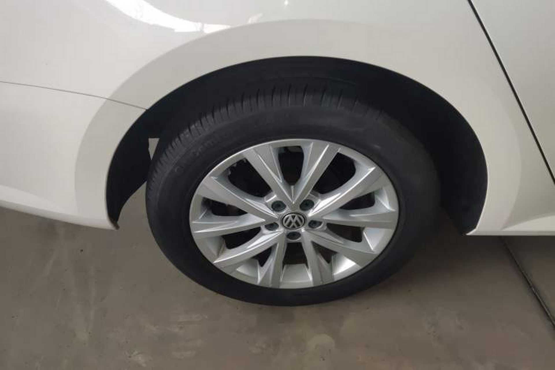 Used Volkswagen Lavida 2017 1.6L Manual Comfort Edition Exterior 5