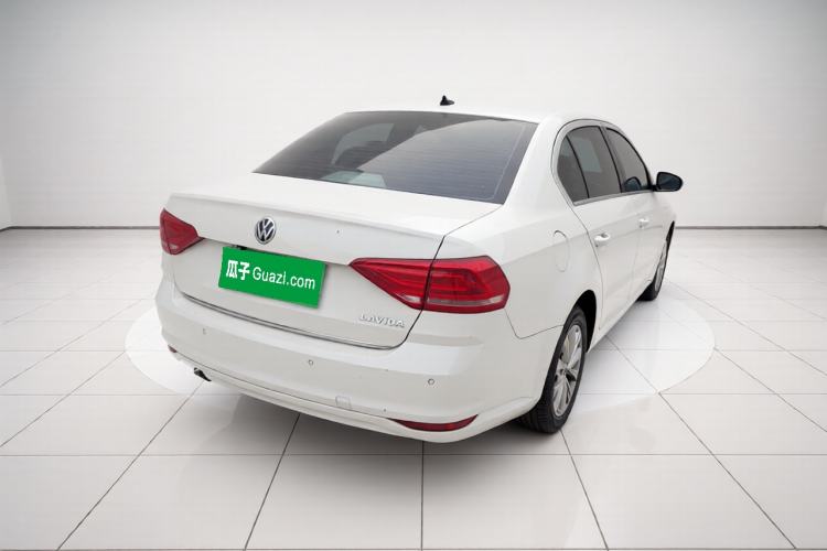 Used Volkswagen Lavida 2017 1.6L Manual Comfort Edition Exterior 5