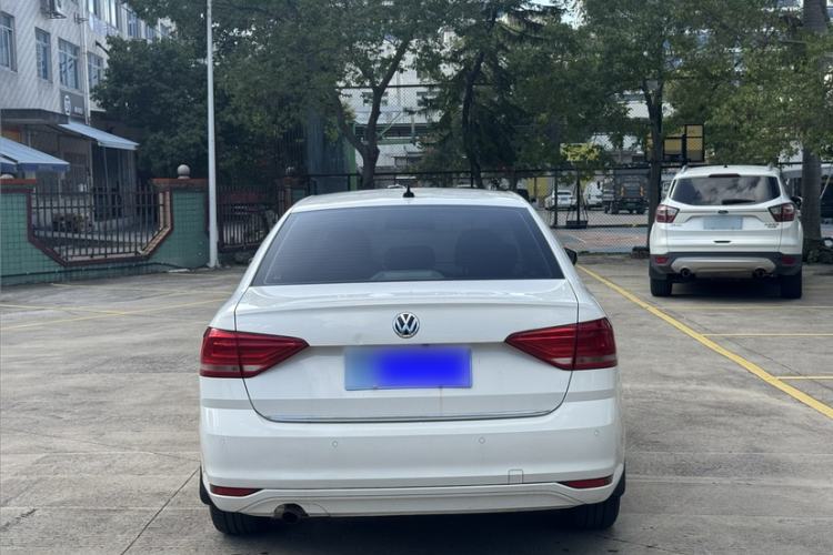 Used Volkswagen Lavida 2017 1.6L Automatic Comfort Edition Exterior 5