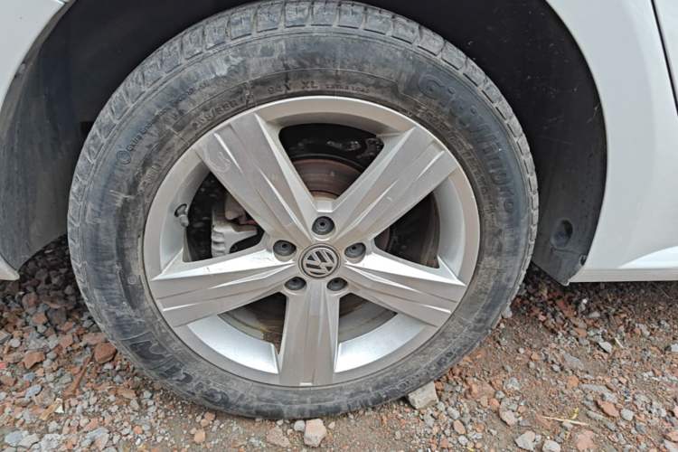 Used Volkswagen Lavida 2017 1.6L Automatic Fashion Edition Exterior 5