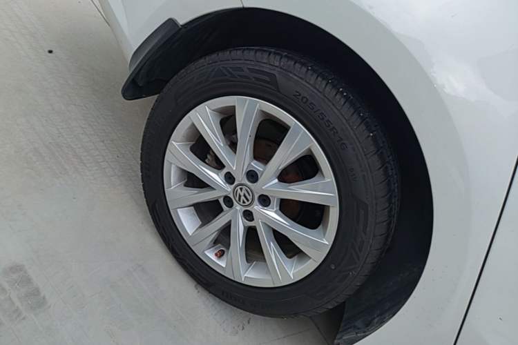 Used Volkswagen Lavida 2017 1.6L Automatic Comfort Edition Exterior 5