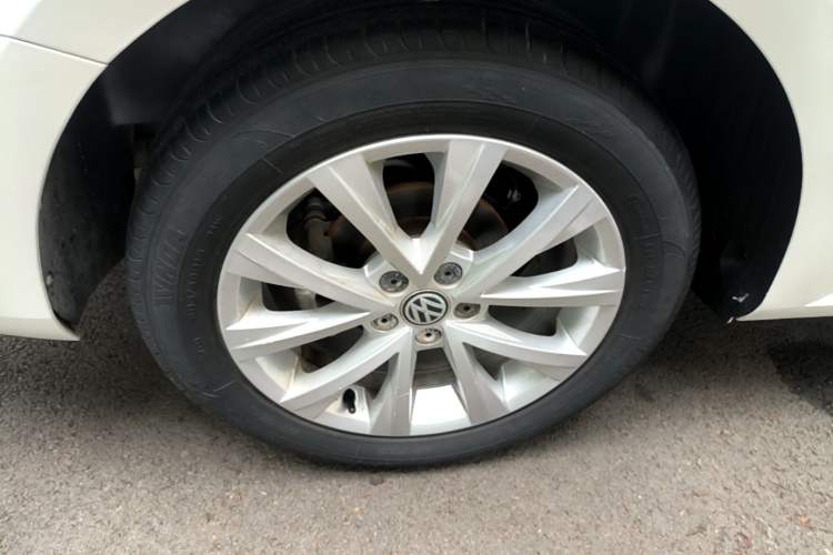 Used Volkswagen Lavida 2017 1.6L Automatic Comfort Edition Exterior 5
