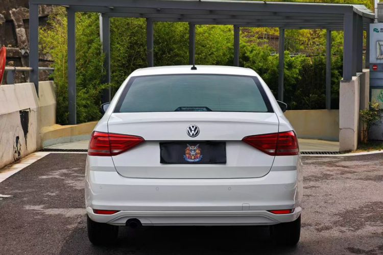 Used Volkswagen Lavida 2017 1.6L Automatic Fashion Edition Exterior 6