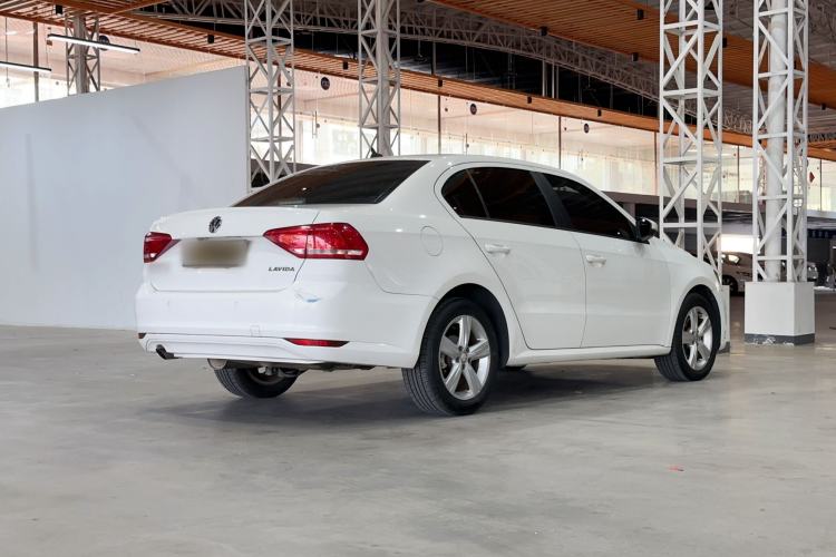 Used Volkswagen Lavida 2017 1.6L Automatic Fashion Edition Exterior 6