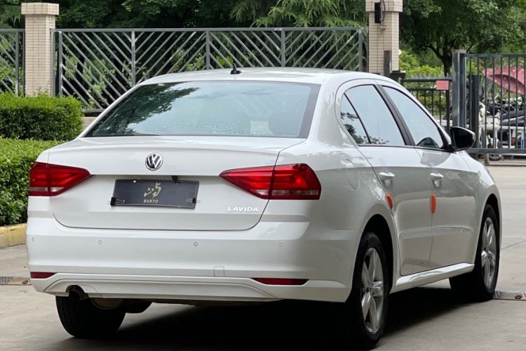Used Volkswagen Lavida 2017 1.6L Automatic Fashion Edition Exterior 6