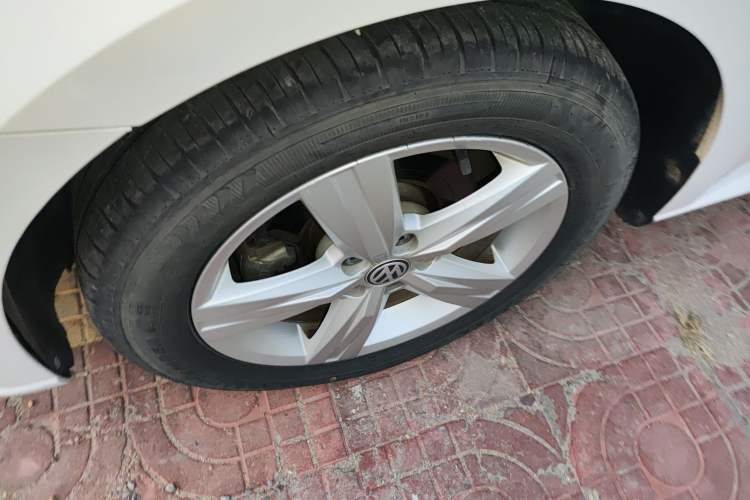 Used Volkswagen Lavida 2017 1.6L Automatic Fashion Edition Exterior 7