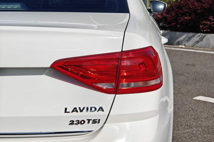 Used Volkswagen Lavida 2017 230TSI DSG Comfort Edition Exterior 8