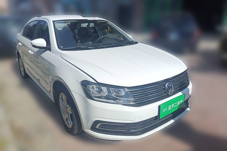 Used Volkswagen Lavida 2017 1.6L Manual Fashion Edition Front Right 45 Deg