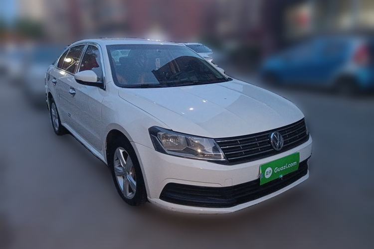 Used Volkswagen Lavida 2017 1.6L Manual Fashion Edition Front Right 45 Deg