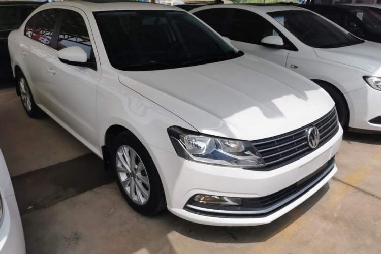 Used Volkswagen Lavida 2017 1.6L Automatic Comfort Edition Front Right 45 Deg