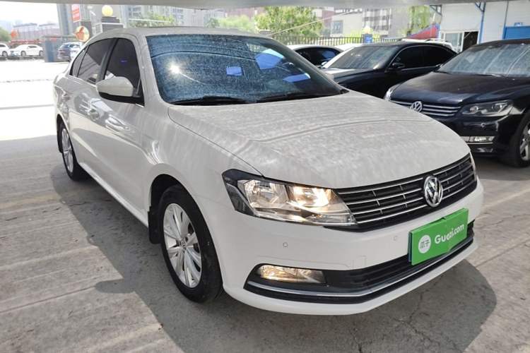 Used Volkswagen Lavida 2017 1.6L Automatic Comfort Edition Front Right 45 Deg