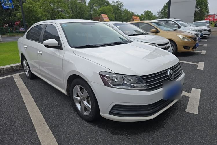 Used Volkswagen Lavida 2017 1.6L Manual Fashion Edition Front Right 45 Deg