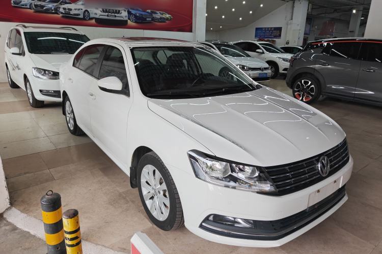 Used Volkswagen Lavida 2017 1.6L Automatic Comfort Edition Front Right 45 Deg