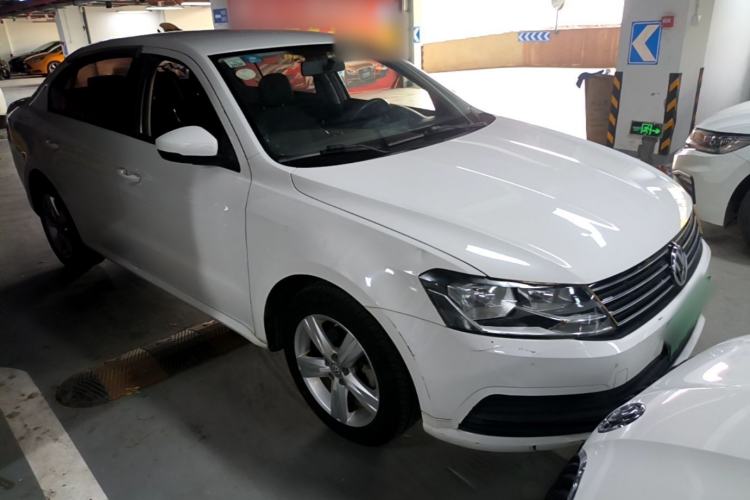 Used Volkswagen Lavida 2017 1.6L Manual Fashion Edition Front Right 45 Deg