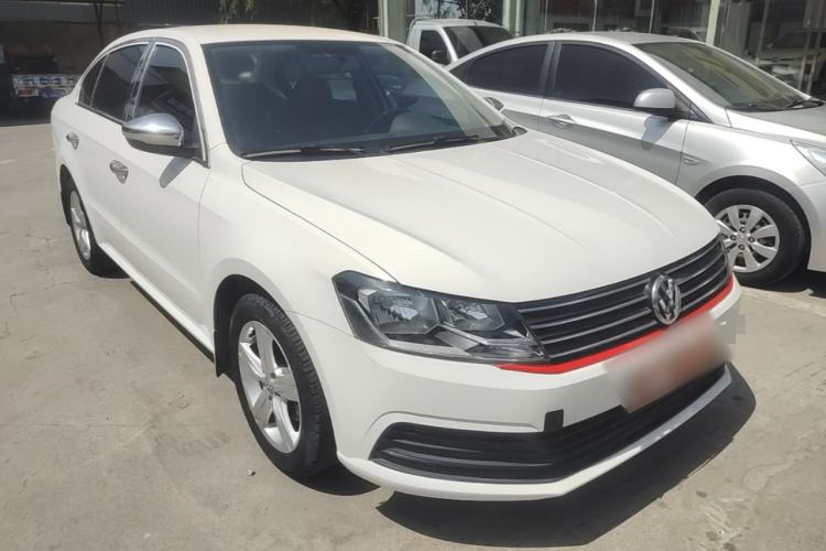 Used Volkswagen Lavida 2017 1.6L Manual Fashion Edition Front Right 45 Deg
