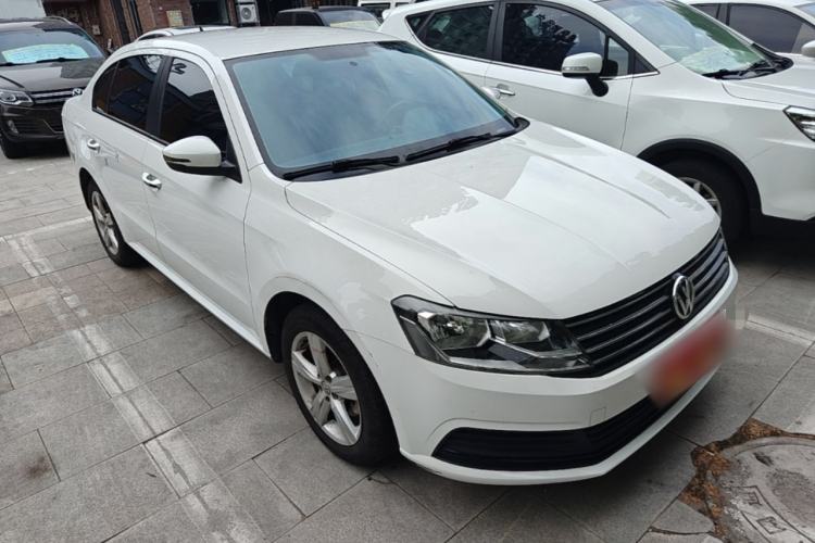 Used Volkswagen Lavida 2017 1.6L Manual Fashion Edition Front Right 45 Deg