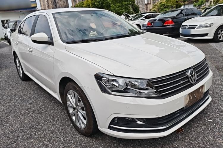 Used Volkswagen Lavida 2017 1.6L Automatic Comfort Edition Front Right 45 Deg