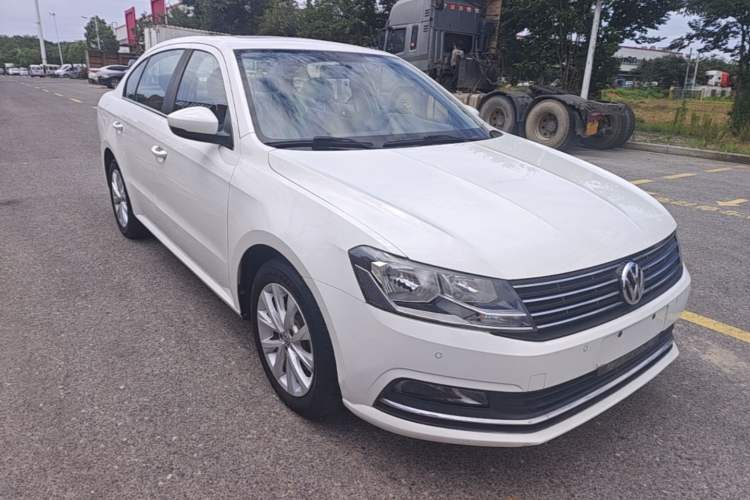 Used Volkswagen Lavida 2017 1.6L Automatic Comfort Edition Front Right 45 Deg