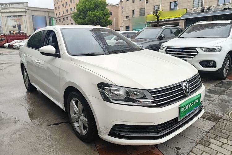 Used Volkswagen Lavida 2017 1.6L Automatic Fashion Edition Front Right 45 Deg