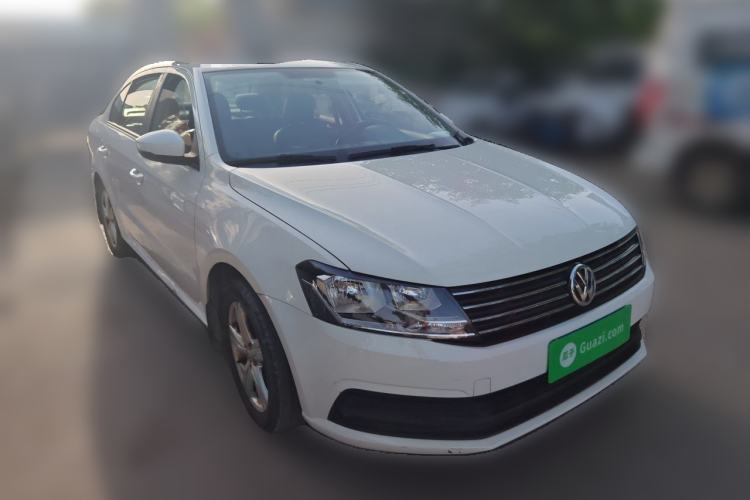 Used Volkswagen Lavida 2017 1.6L Manual Fashion Edition Front Right 45 Deg
