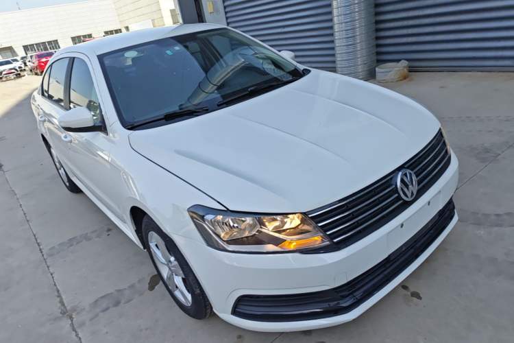 Used Volkswagen Lavida 2017 1.6L Manual Fashion Edition Front Right 45 Deg