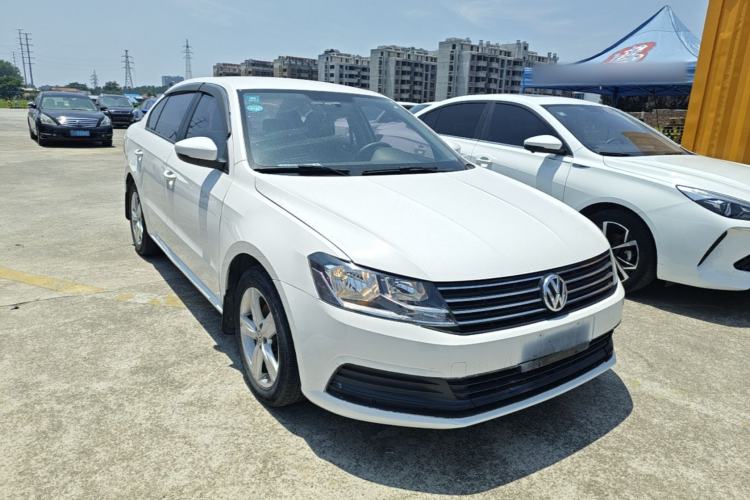 Used Volkswagen Lavida 2017 1.6L Automatic Fashion Edition Front Right 45 Deg