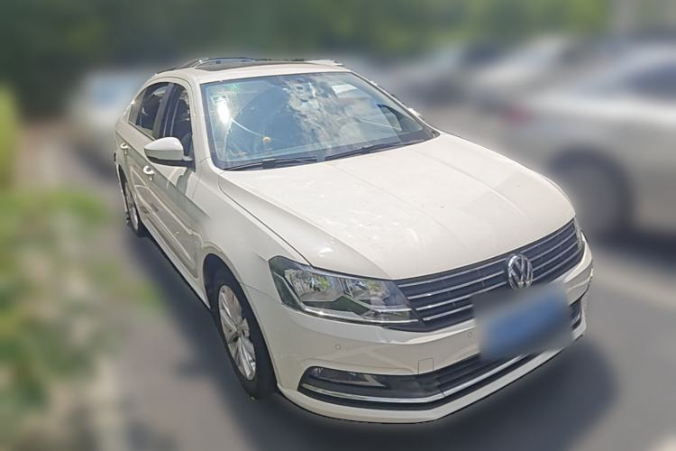 Used Volkswagen Lavida 2017 1.6L Automatic Comfort Edition Front Right 45 Deg