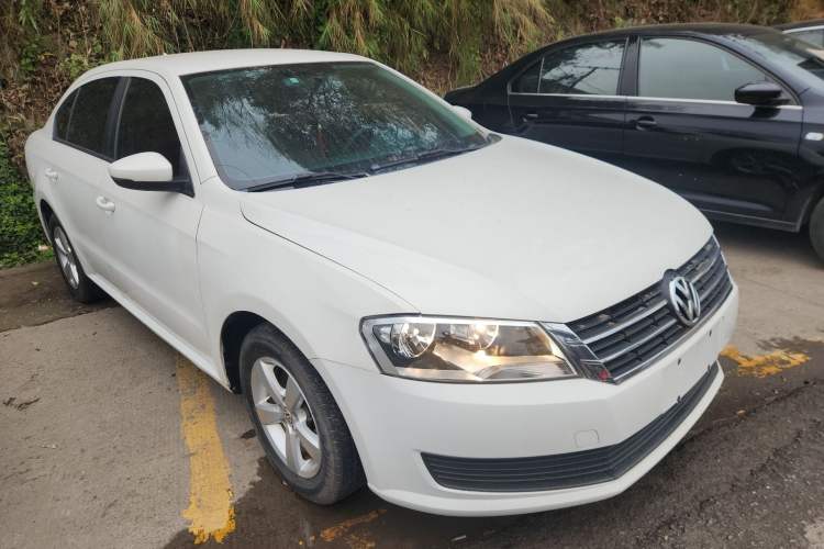 Used Volkswagen Lavida 2017 1.6L Automatic Comfort Edition Front Right 45 Deg