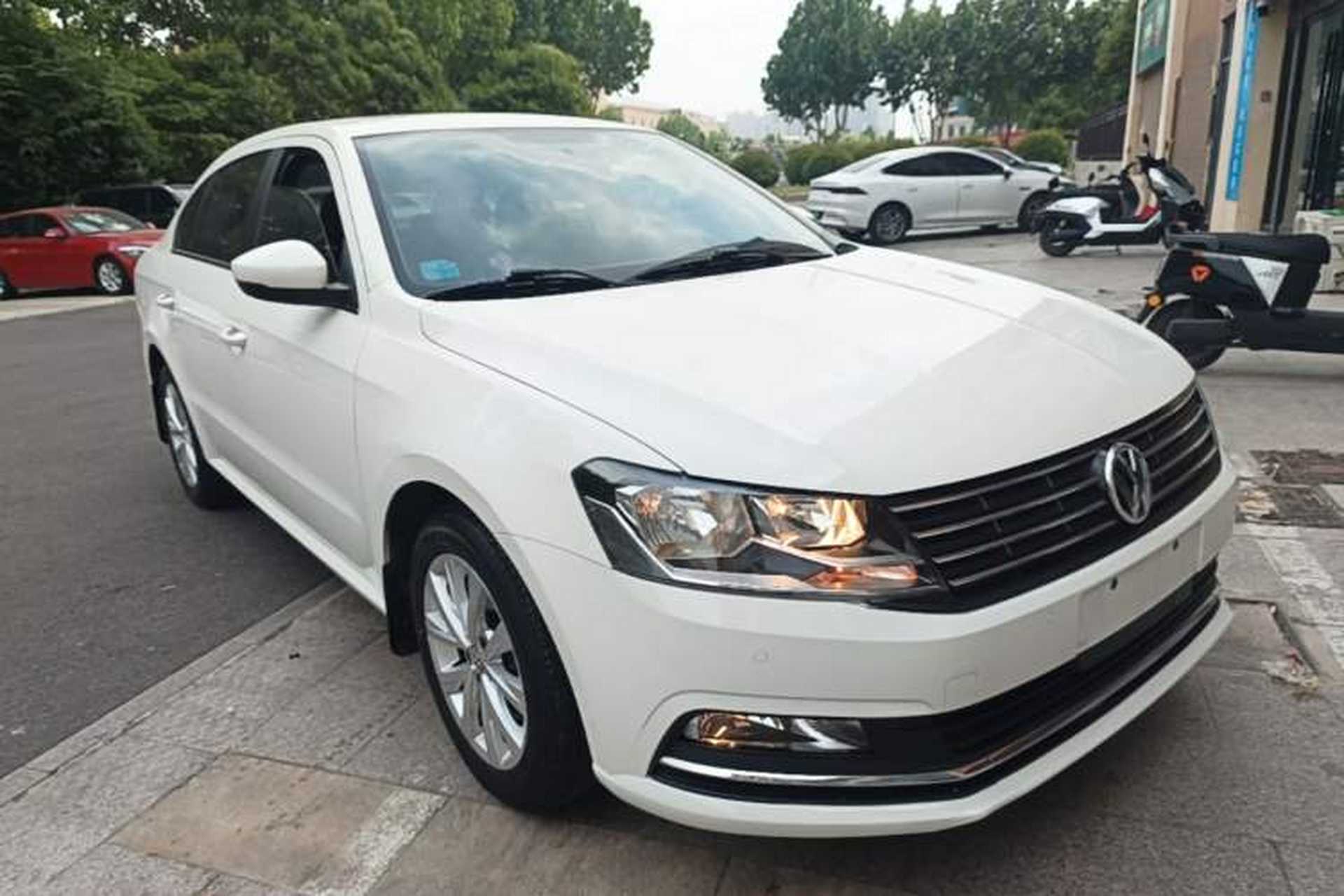 Used Volkswagen Lavida 2017 230TSI DSG Comfort Edition Front Right 45 Deg