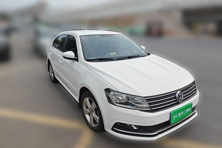 Used Volkswagen Lavida 2017 1.6L Manual Fashion Edition Front Right 45 Deg