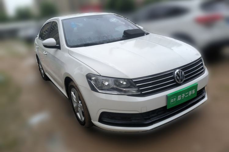Used Volkswagen Lavida 2017 1.6L Manual Fashion Edition Front Right 45 Deg